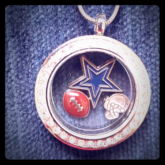 NWOT Dallas Cowboy Charm Locket - Picture 1 of 1